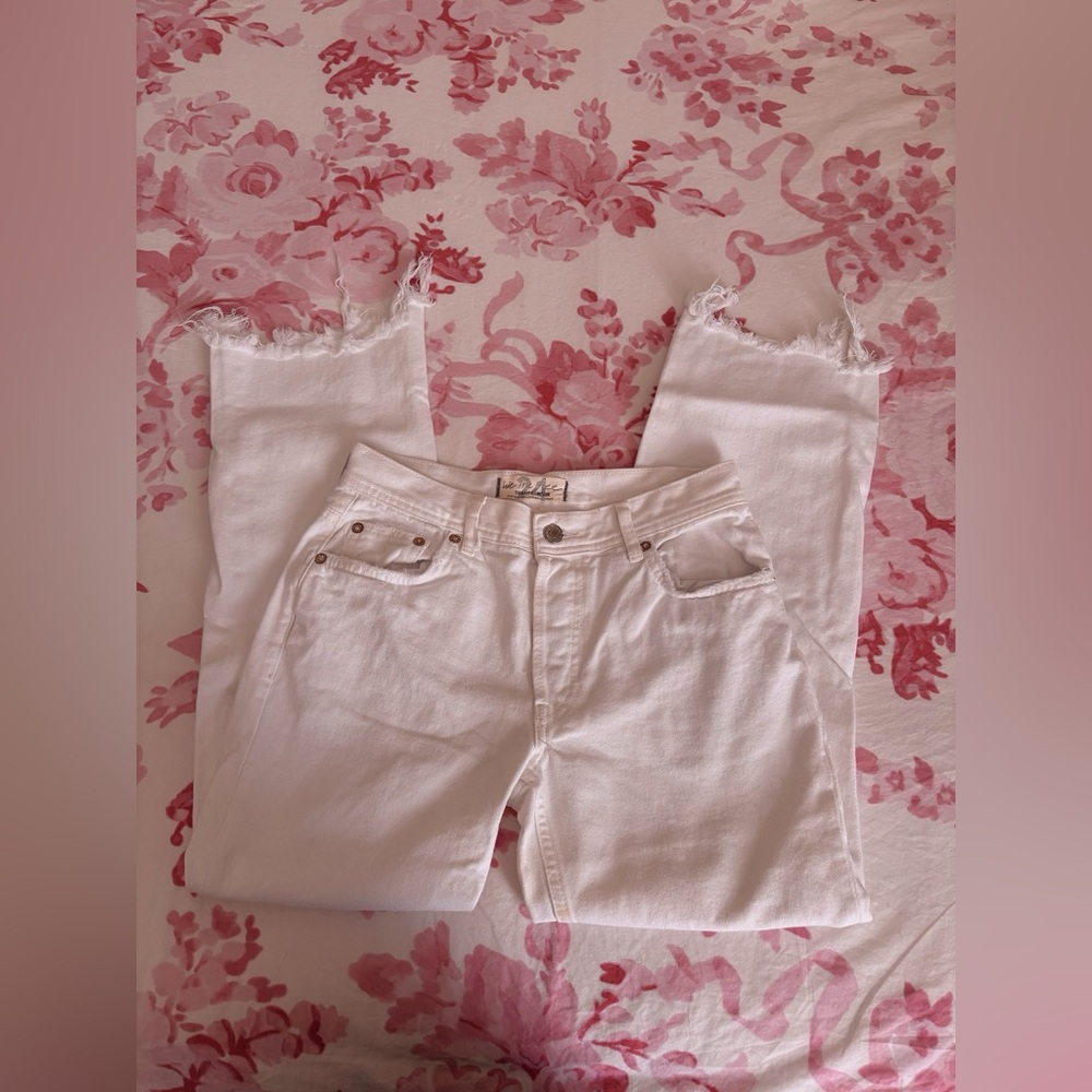 Free People NEW Maggie Mid Rise Ripped Busted Knee
Straight Leg Jeans NWT